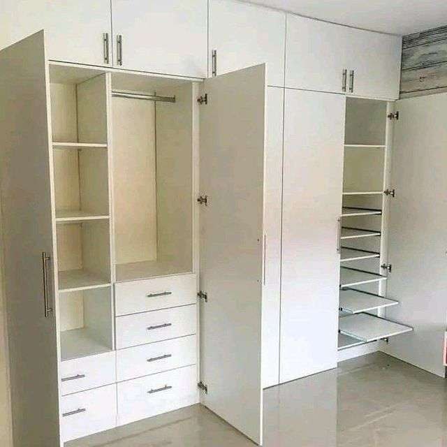 ዘመናዊ ቁም ሳጥን